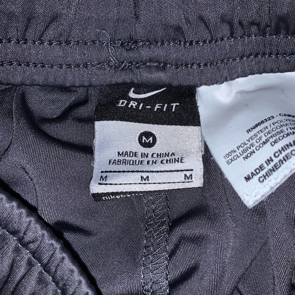 boys Nike size medium shorts - Picture 2 of 2